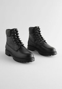 Next REGULAR FIT czarny