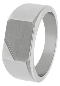 Zilveren ring met een geometrisch design; heeft een gladde, geborstelde textuur en een hexagonaal accent aan de voorkant.