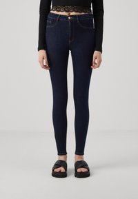 Gina Tricot Vaqueros pitillo - rinsed denim