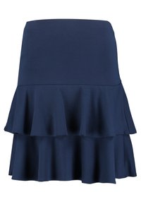 Falda azul marino de capas con una cintura ajustada y tres volantes, elaborada en una tela suave y elástica.