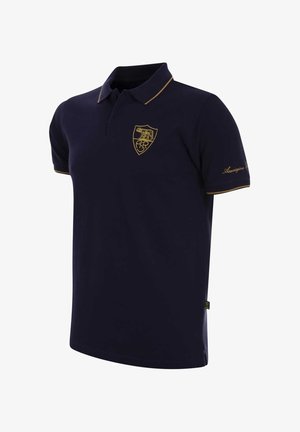 Marineblauwe polo met gouden accenten, kraag, korte mouwen en geborduurd logo. Gladde textuur, klassieke pasvorm en zijsplitten aan de onderkant.