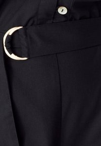 Niet geselecteerd, black