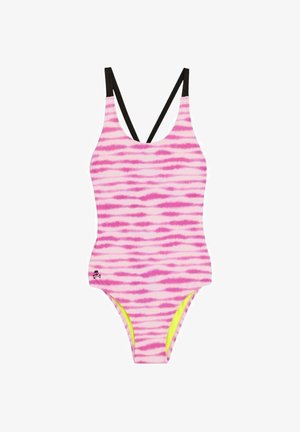 Bañador de una pieza a rayas rosas y blancas con tirantes negros y forro amarillo en las aperturas de las piernas, con un pequeño logo de calavera cerca de la cadera.