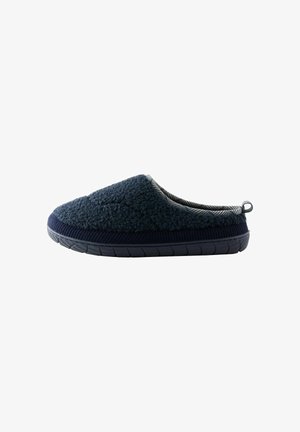 Marineblaue Slip-On-Hausschuhe mit strukturiertem Stoffobermaterial, gestreiftem Innenfutter und Gummisohle mit Profil für den Innenbereich.