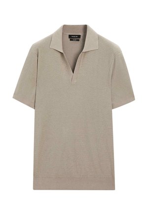 Beige pikétröja med kort ärm och texturerad design, V-ringad krage och ribbad trim. Enkel, modern form utan synliga mönster eller detaljer.