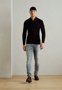 Thumbnail Image 2