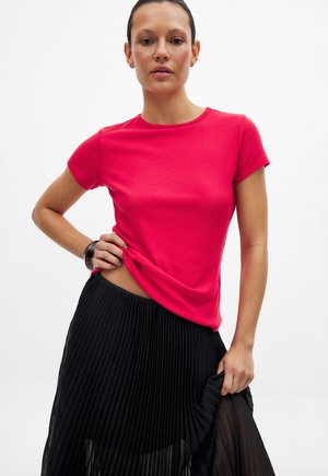 - T-shirt basic