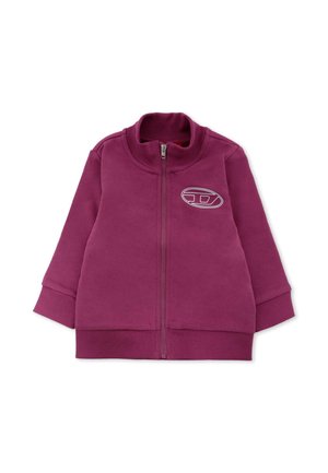 Felpa borgogna con zip e colletto alto, polsini a costine e logo ricamato sul petto. Design morbido, caldo e casual.