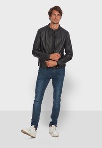 Oakwood MANAGER 6 - Chaqueta de cuero - black