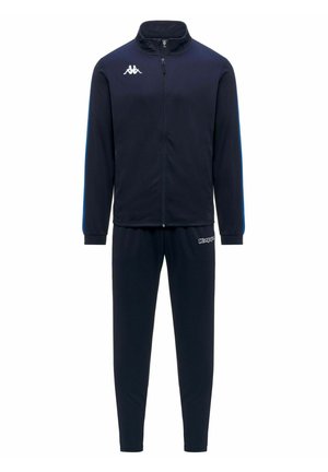 Tuta Kappa blu navy con giacca con zip integrale, loghi bianchi sul petto e sui pantaloni, e dettaglio a striscia blu sulle maniche.