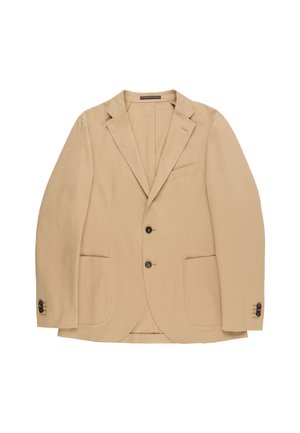 Beiger Blazer mit zwei Knöpfen und Fallrevers, drei aufgesetzten Taschen vorne, inklusive Brustleistentasche, und Ärmel mit Knöpfen, flach auf weißem Hintergrund liegend.