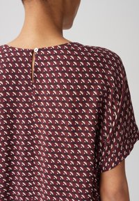 OPUS LOOSE FIT PRINT - Camicetta - cassis