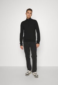 HUGO SAN QUIRIN - Strickpullover - black