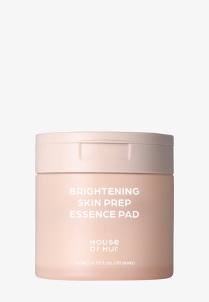 Contenant des House of Hur Brightening Skin Prep Essence Pads, 140 ml, avec un couvercle rose clair et un texte d'étiquette sur un pot beige.