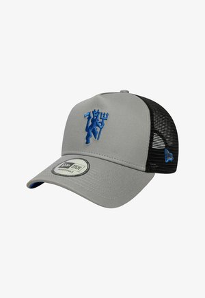 Graue Baseballkappe mit schwarzem Netzrücken, vorne ein blauer Teufel, der einen Dreizack hält, gestickt, und verstellbares New Era-Label am Schirm.