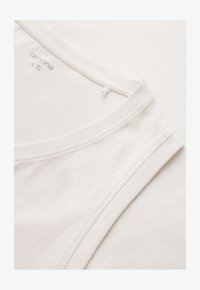Sélectionné, white