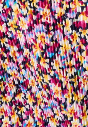 Tela plisada brillante y multicolor con un patrón floral abstracto en tonos de rojo, amarillo, azul, rosa, negro y blanco.