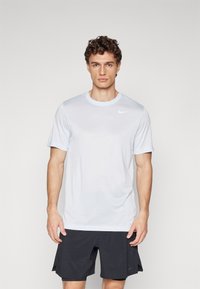Nike Performance TEE NEW VENEER - Sportska majica - football grey/pure/white