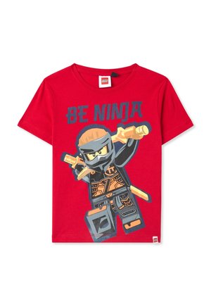 CON LEGO NINJAGO® - T-shirt con stampa - rosso vivo
