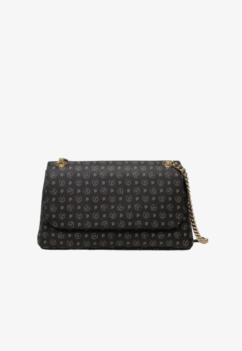 Borsa nera con finitura testurizzata, caratterizzata da un motivo a logo ripetuto. Catena dorata come tracolla, chiusura a soffietto nella parte superiore.