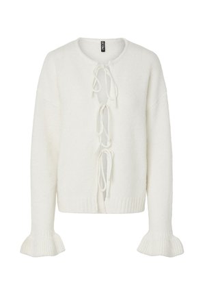 Cardigan bianco lavorato a maglia con tre chiusure anteriori a fiocco e polsini a costine svasati sulle maniche lunghe.