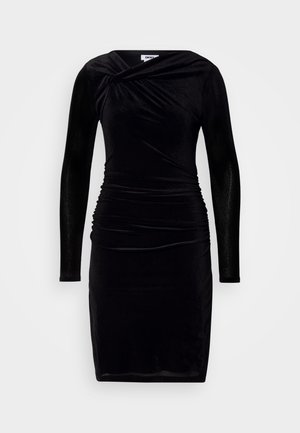 Juoda kūno formą slepianti suknelė su ilgomis rankovėmis, turinti drapiruotą iškirptę ir raukšlėtą detalę ties juosmeniu, kuri suteikia prigludusį siluetą.
