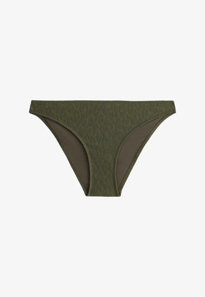 Bas de bikini vert olive avec motif léopard texturé et découpes hautes aux jambes.