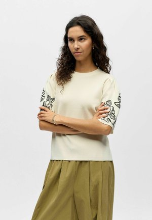 - T-shirt z nadrukiem