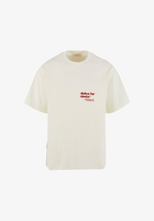 T-shirt in cotone crema con maniche corte, scollatura rotonda e testo stampato rosso sul davanti. Dettagliato con un piccolo etichetta logo sul lato.