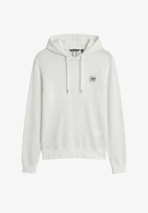Witte longsleeve mesh hoodie met trekkoorden en klein logo-opzetstuk aan de voorkant, geribbelde manchetten en zoom, weergegeven tegen een witte achtergrond.