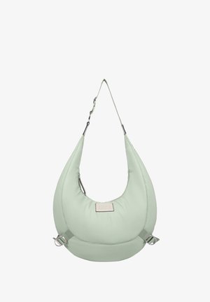 Geantă de umăr verde, căptușită, cu formă de semicerc, curea ajustabilă, accesorii metalice și un etichetă frontală. Textură netedă și design minimalist.