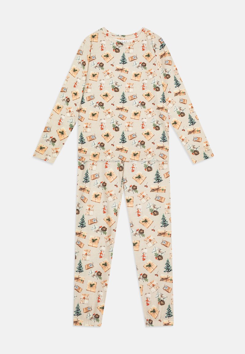 Långärmad pyjamasuppsättning i beige med ett lekfullt tryck av julprylar som träd, presenter och snögubbar. Mjuk bomullsmaterial.