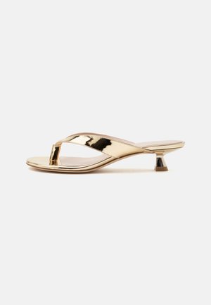 Stuart Weitzman, RIO SLEEK - Infradito - platino