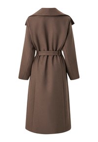 Cappotto lungo in lana marrone con vita regolata da cintura, ampio colletto e maniche lunghe. Texture liscia e design sartoriale, adatto per un abbigliamento formale.