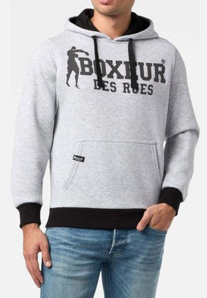 Felpa grigia con accenti neri, dotata di una tasca frontale e della scritta "BOXHUR DES RUES" sopra un design di un pugile in silhouette.