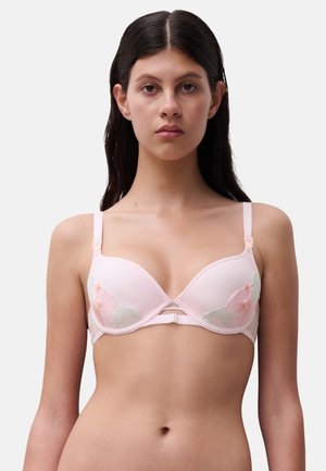 Soutien-gorge rose clair avec broderie florale, armatures et bonnets rembourrés. Bretelles réglables et fermeture à agrafes. Texture lisse.