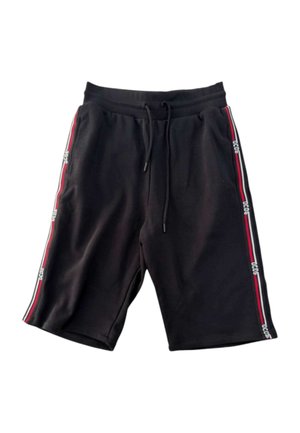 Zwarte knielange shorts met zijzakken, verstelbare taille met trekkoord en rood-wit gestreepte bies met de tekst "GCDS" langs de zijkanten.