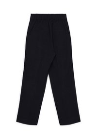 Schwarze Hose mit lockerer Passform, mit elastischem Bund, zwei seitlichen Taschen und einer klaren, glatten Textur. Keine sichtbaren Muster.