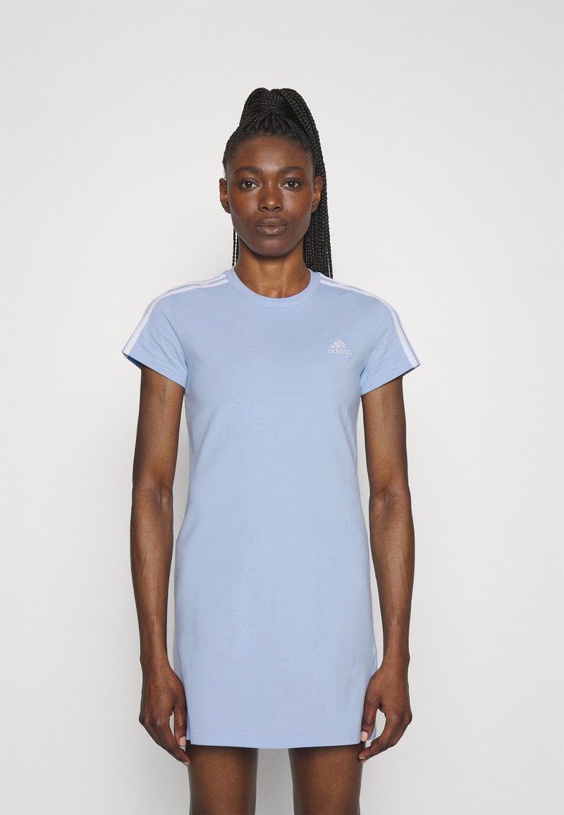 adidas Sportswear ESSENTIALS STRIPES SINGLE FITTED TEE DRESS Jersey dress blue dawn/white