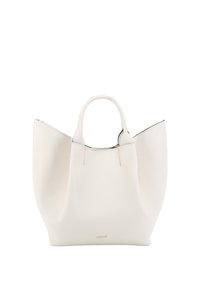 Borsa a tracolla in pelle bianca con una finitura morbida e testurizzata, caratterizzata da doppi manici arrotondati e un design distintivo a bordo aperto. Accentata con un logo dorato.