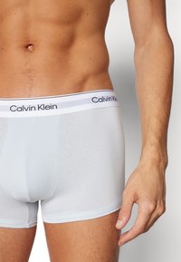 Calvin Klein Underwear TRUNK 3 PACK MODERN COTTON STRETCH - Ozke boksarice - black/ash/air