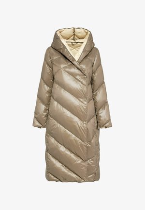 Puchowy, długi płaszcz z kapturem w kolorze taupe, z wzorem w romby i z guzikami nap, wykończony jasnym kontrastującym podszewką.
