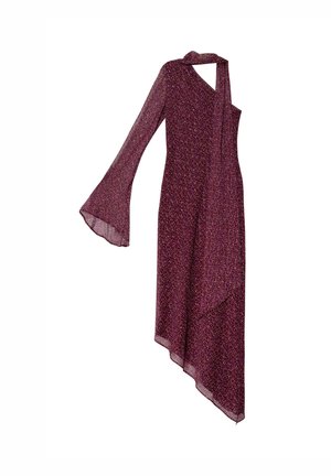 Vestido asimétrico en tejido burdeos con brillo metálico, presenta mangas largas tipo campana y un detalle de lazo en el cuello.
