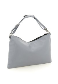 Borsa a tracolla in pelle grigia con una texture liscia, dotata di una zip superiore, una silhouette curva e una tracolla corta regolabile.