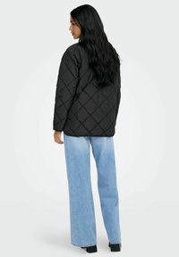 ONLY ONLALTHEA QUILTED - Overgangsjakke - black