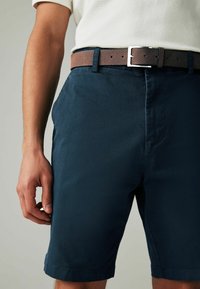 Next BELTED - REGULAR FIT - Short - navy