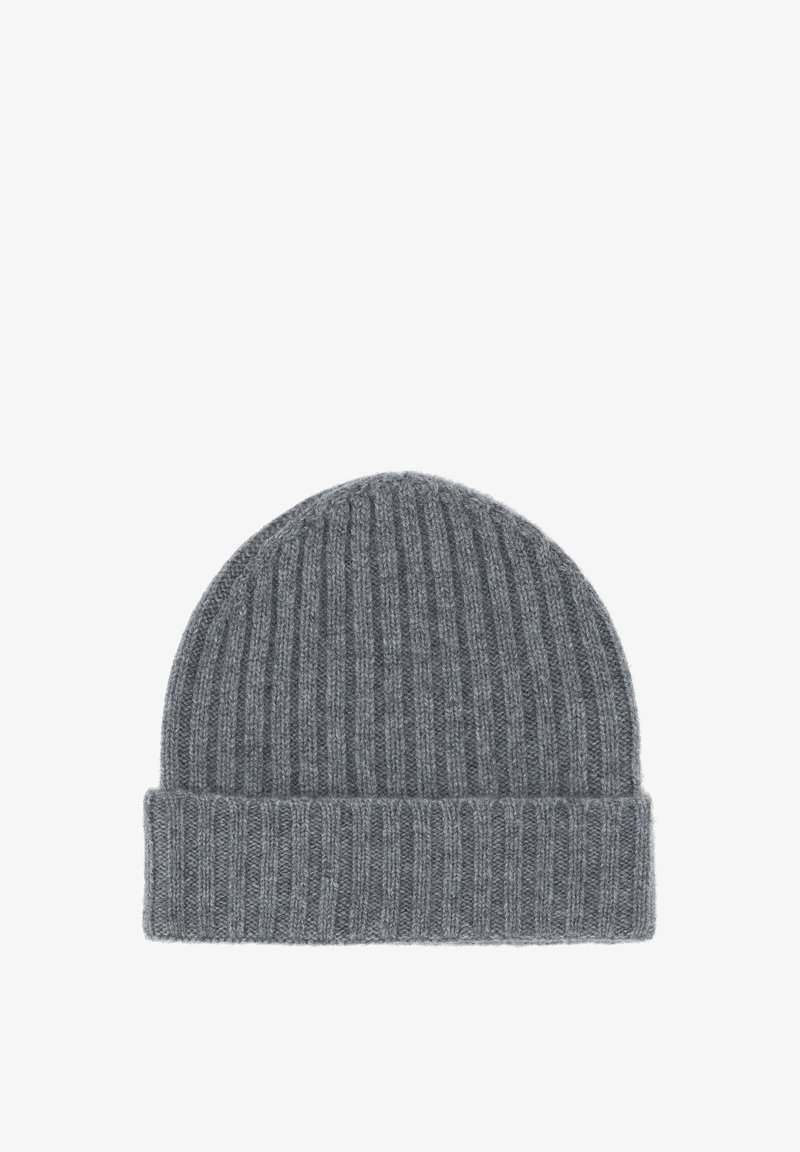 Pilkas megztas kepurė su raštuota struktūra, su sulenkta apatine dalimi ir minkšta medžiaga, tinkama šaltam orui.