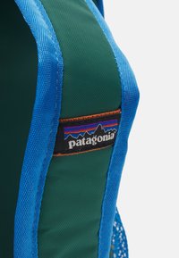 Patagonia REFUGITO DAY PACK UNISEX - Ruksak - conifer green