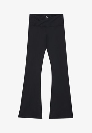 Pantaloni neri a zampa d'elefante realizzati in tessuto elasticizzato, con una cintura incrociata e un piccolo emblema sopra la vita.