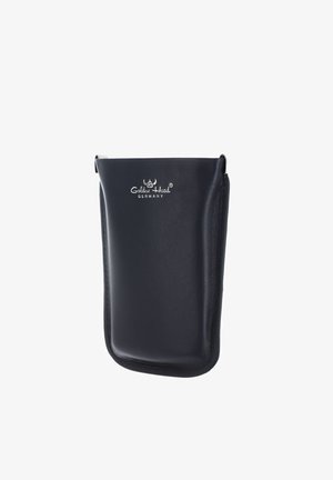 Étui à lunettes en cuir noir avec logo blanc "Golden Head Germany" embossé à l’avant, conçu pour protéger et ranger les lunettes.